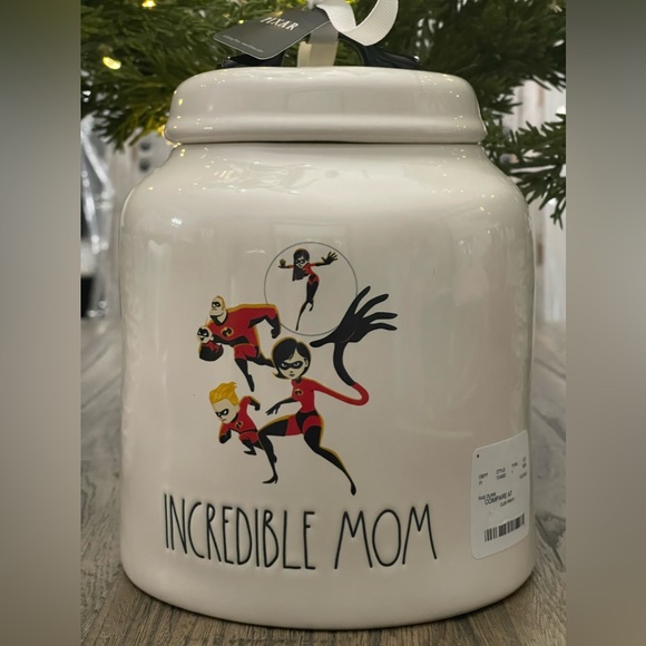 Brand NEW w/Tags Rae Dunn Pixar Collection INCREDIBLE MOM Large Chunky Canister - Picture 2 of 15